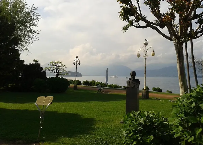 La Gatta Viola Stresa